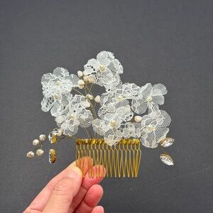 Twigs & Honey Floral Hair Comb (Lace and Pearls)